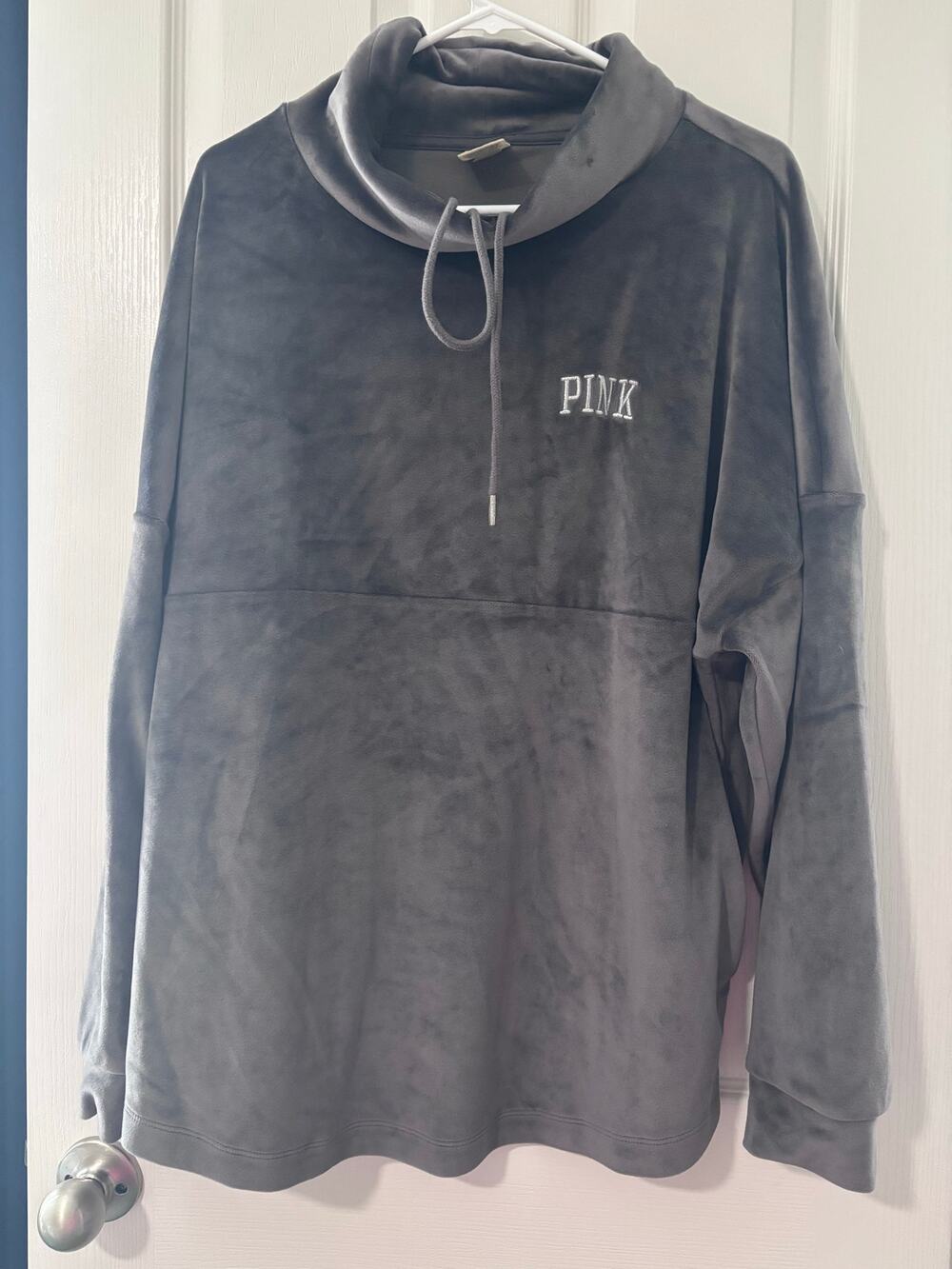 PINK Victoria’s Secret Gray Plush Sweatshirt M Embroidered Logo Cozy Y2K